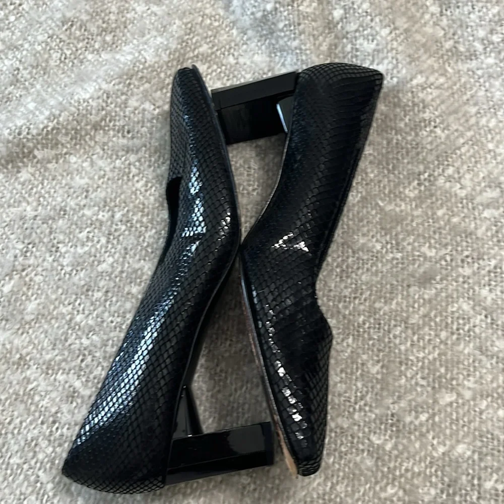STUART WEITZMAN Vintage Black Snake Embossed Square Toe Pumps‎ Heels Size 7 AA